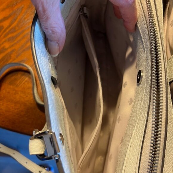 Kate Spade Pebble Grey Crossbody Purse with matching wallet - Picture 3 of 9